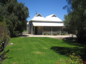 Отель Showgrounds Cottage Naracoorte  Наракоорт